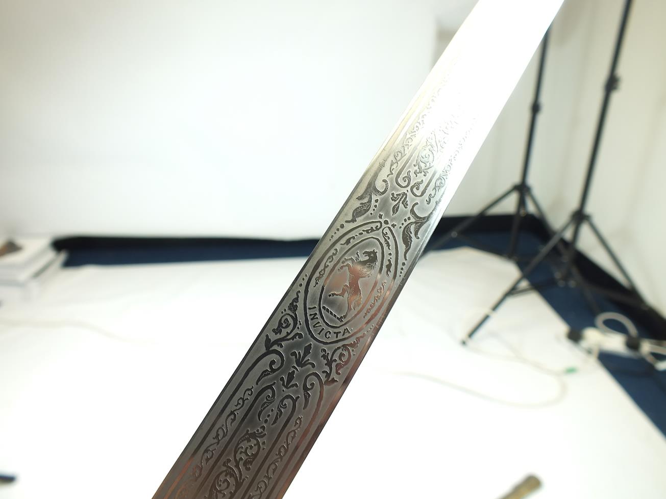 A FINE SILVER HILTED 5TH KENT ARTILLERY VOLUNTEERS PRESENTATION SWORD, 88cm slightly curved blade by - Bild 16 aus 30