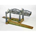 Märklin, Hub Brücke 3 teilig, 105 cm, Spur 0, Blech, Mittelteil restauriert, Fahnen