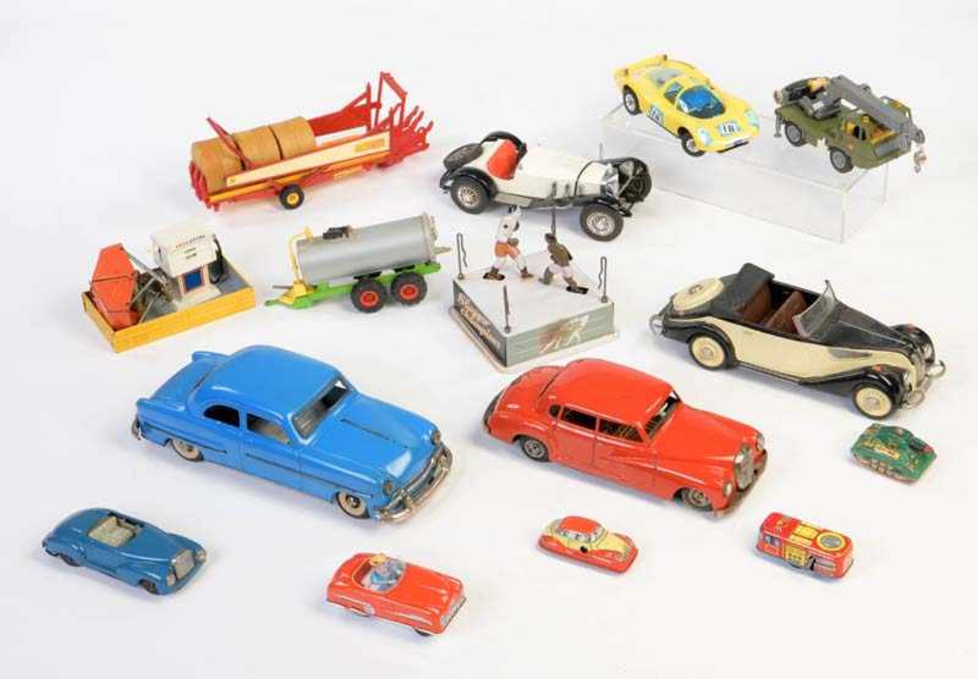 Konvolut Spielzeug (meist Autos), 8-29 cm, mit Mängeln, FundgrubeBundle Toys (mostly Cars), with