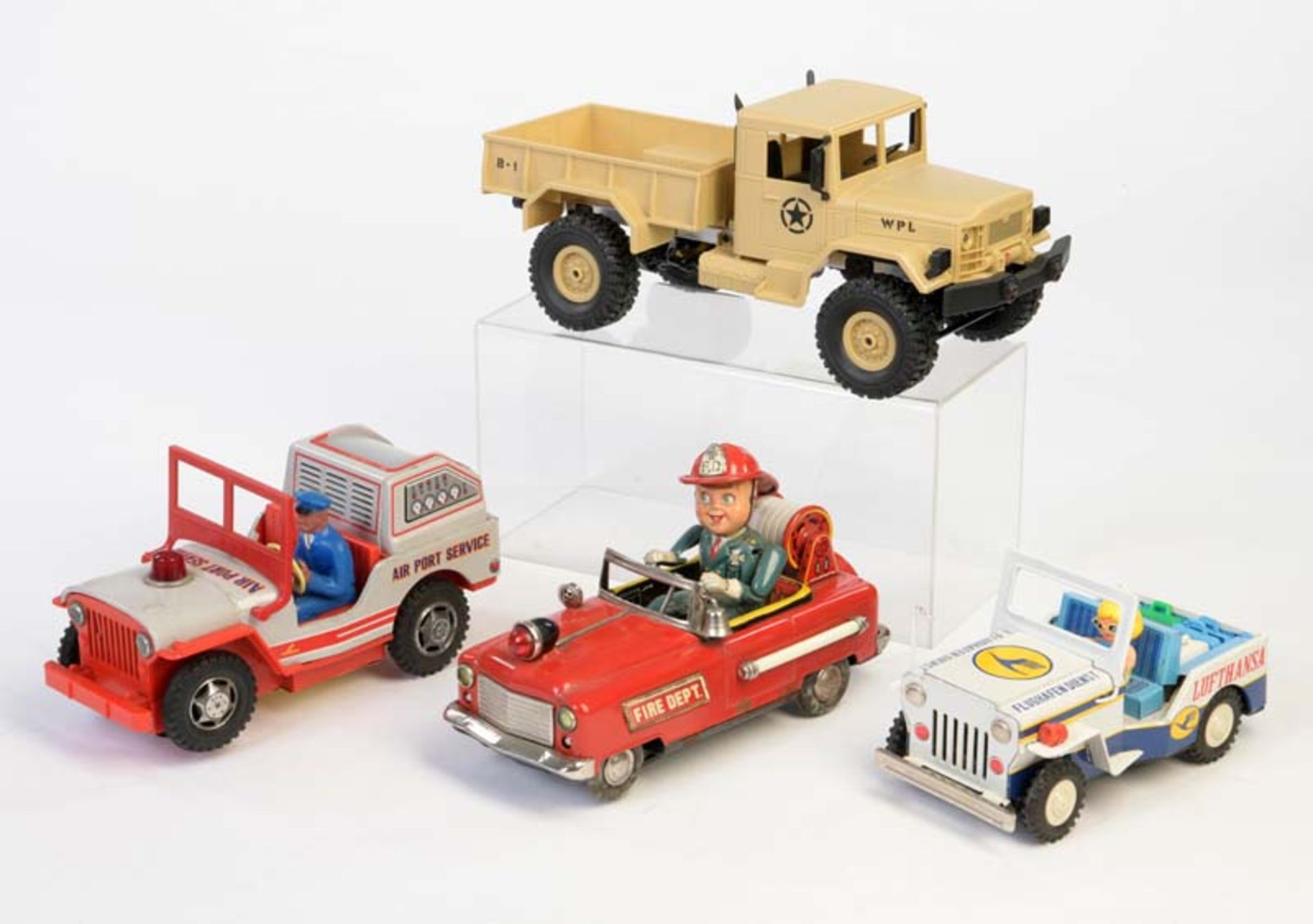 Konvolut Fahrzeuge (Modern Toys u.a.), Japan, 19-31 cm, Blech, Kst, teilw. Mängel, 1x Batteriefach