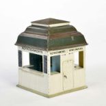 Märklin, Kiosk (englisch), Germany VK, 13x13 cm, min. LM, 2 kleine Lötstellen am Dach, sonst sehr