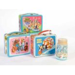 Disney, 3 Blechdosen + Trinkflasche, USA, 17-20 cm, Blech + Kst, gemischter Zustand, Z 1-3Disney,