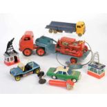 Konvolut Spielzeug, starke LM, teilw. für Bastler, Z 2-/4Bundle Toys, severe paint d., part. for