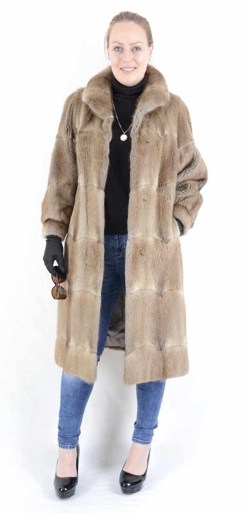Schöner weicher Bisam Pelzmantel, lang, nice soft muskrat Fur coat, long, Size 38/40sehr weiche