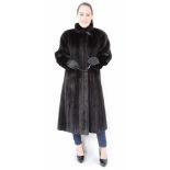 Pelzmantel, leichter Nerzmantel, dunkel braun, lang, Female Mink Fur Coat, dark brown, full length