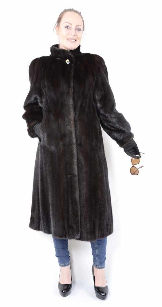 Pelzmantel, Female dunkel brauner Nerzmantel, lang, Female Mink fur Coat, full length, Size: 40 / - Image 11 of 17