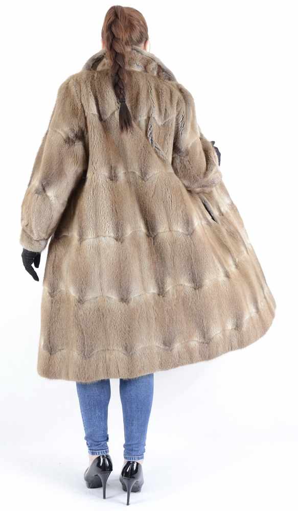 Schöner weicher Bisam Pelzmantel, lang, nice soft muskrat Fur coat, long, Size 38/40sehr weiche - Image 11 of 18