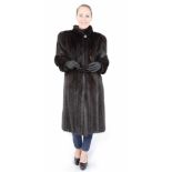 Moderner mahagoni farbiger Pelzmantel, Nerzmantel, leicht, modern mahagony Mink Fur Coat, femals