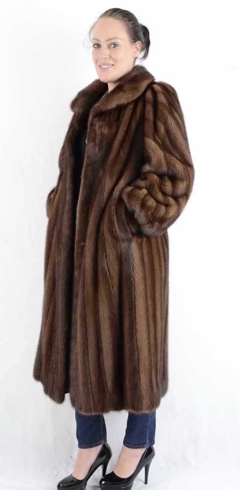 Pelzmantel Demi Buff SAGA MINK Nerzmantel, lang, SAGA Mink Fur Coat, full Lenght, Size: 44 / - Image 18 of 18