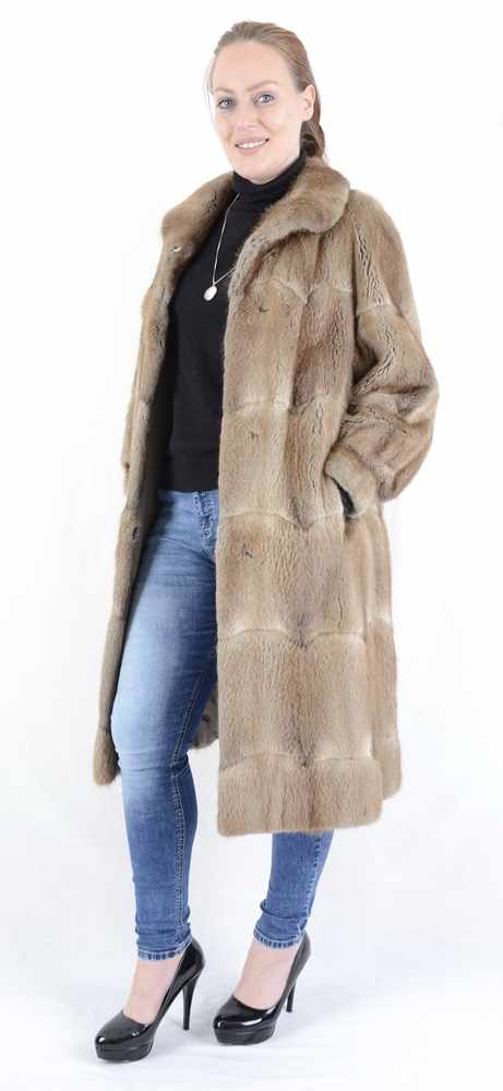 Schöner weicher Bisam Pelzmantel, lang, nice soft muskrat Fur coat, long, Size 38/40sehr weiche - Image 16 of 18