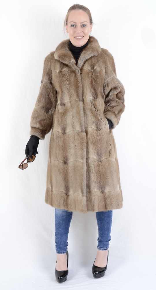 Schöner weicher Bisam Pelzmantel, lang, nice soft muskrat Fur coat, long, Size 38/40sehr weiche - Image 12 of 18