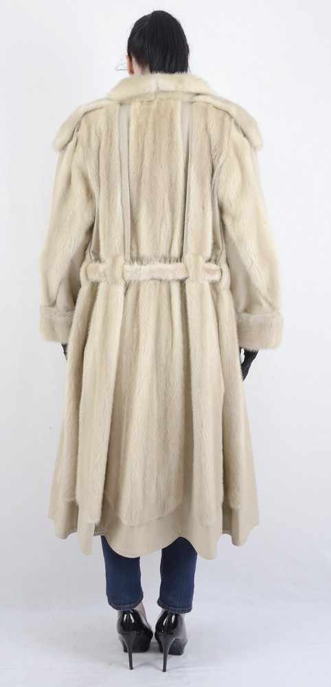 Pelzmantel, ausgefallender Nerzmantel beige mit Leder abgesetzt und Gürtel, amazing beige Mink fur - Image 2 of 8