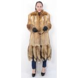 Ausgefallener Pelzmantel Rotfuchs Mantel mit Schweifen, Amazing Red Fox Fur Coat with Fox Tail, Size