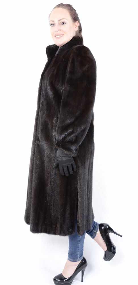 Pelzmantel, Female dunkel brauner Nerzmantel, lang, Female Mink fur Coat, full length, Size: 40 / - Image 3 of 17