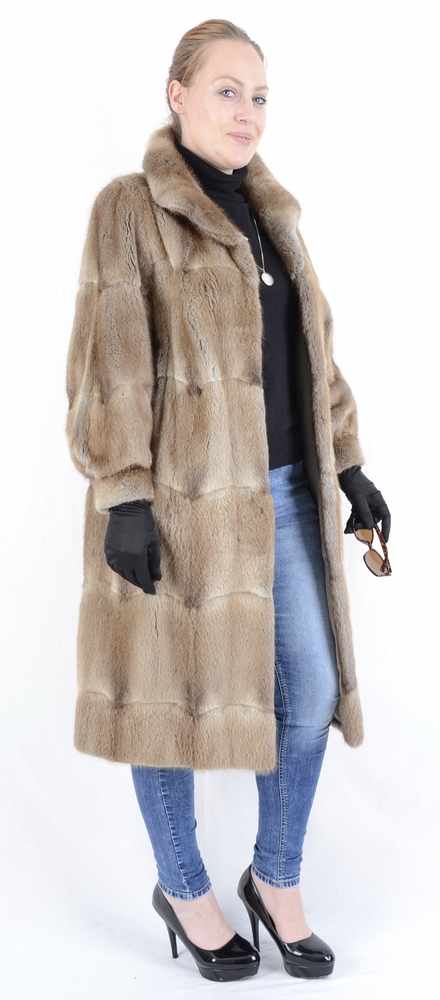 Schöner weicher Bisam Pelzmantel, lang, nice soft muskrat Fur coat, long, Size 38/40sehr weiche - Image 17 of 18