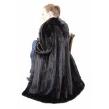 Toller Pelzmantel, dunkel brauner Saga Mink Nerzmantel, lang, amazing dark brown SAGA MINK Fur Coat,