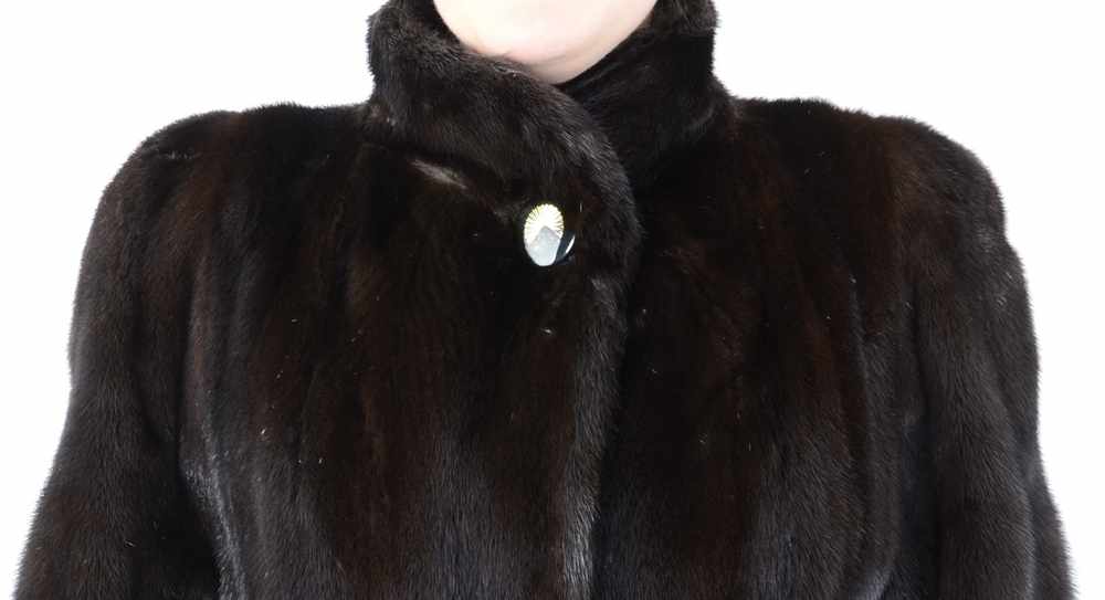 Pelzmantel, Female dunkel brauner Nerzmantel, lang, Female Mink fur Coat, full length, Size: 40 / - Image 5 of 17