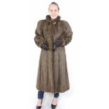 Moderner brauner Nutria Pelzmantel, lang, modern, brown Nutria Fur Coat, full Length, Size: 40 /