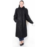 Schwarze Pelzmantel Persianer mit Leder, Karakul black persian lamb fur coat with leather, Size: