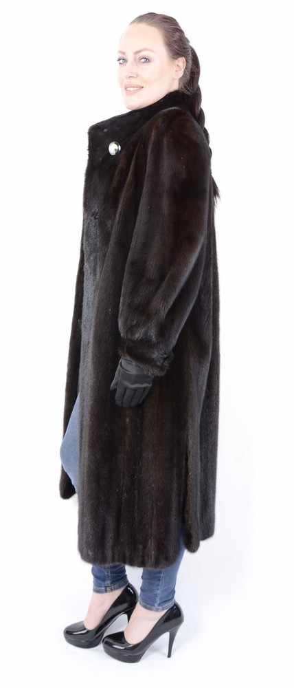 Pelzmantel, Female dunkel brauner Nerzmantel, lang, Female Mink fur Coat, full length, Size: 40 / - Image 16 of 17