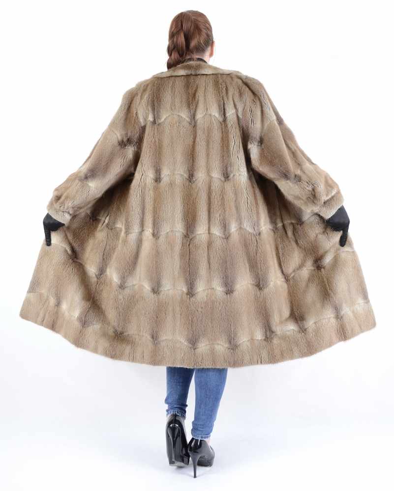 Schöner weicher Bisam Pelzmantel, lang, nice soft muskrat Fur coat, long, Size 38/40sehr weiche - Image 13 of 18