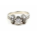 Art Deco Diamantenring in 585/000 Weißgold,WG 585/000 mit zentraler Brillant ca. 0,30ct und je