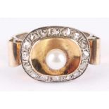 Art Deco Goldring mit Perle und 16 DiamantenGG & WG 333/000, antiker Gelbgold und Weißgold Ring