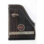 Deutsche Konzertzither, WELTRECORD, Höhe 53 cm x Breite 40,5 cm x Tiefe 5,5 cm / Gewicht: ca. 2,9