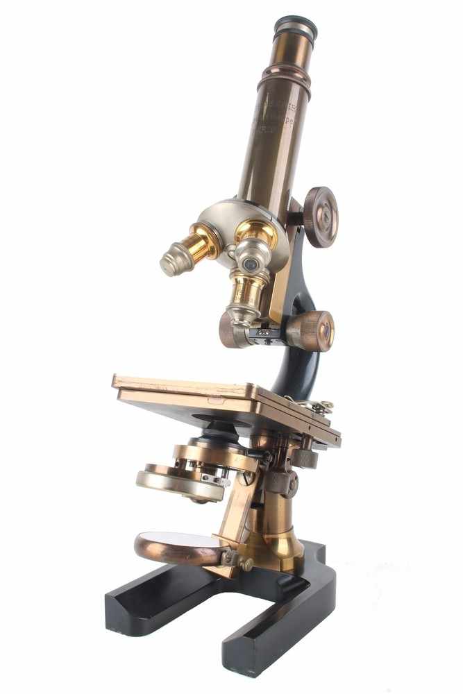 M. Stiassnie Mikroskop,Frankreich um 1905, bezeichnet „ 204, Bould Raspail Paris“, Messing,
