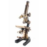 M. Stiassnie Mikroskop,Frankreich um 1905, bezeichnet „ 204, Bould Raspail Paris“, Messing,