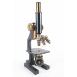 R. Winkel Göttingen Mikroskop,Deutschland 1900-1911, bezeichnet „Kosmos Mikroskop B“ Messing/