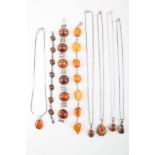 Konvolut Bernsteinschmuck, Amber, 8-teiliges Schmucklot, teils Vintage, teils in Silber und mit