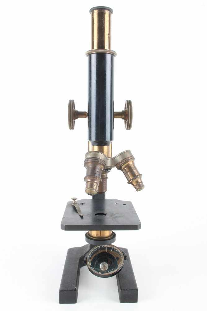 R. Winkel Göttingen Mikroskop,Deutschland 1900-1911, bezeichnet „Kosmos Mikroskop B“ Messing/ - Image 2 of 5