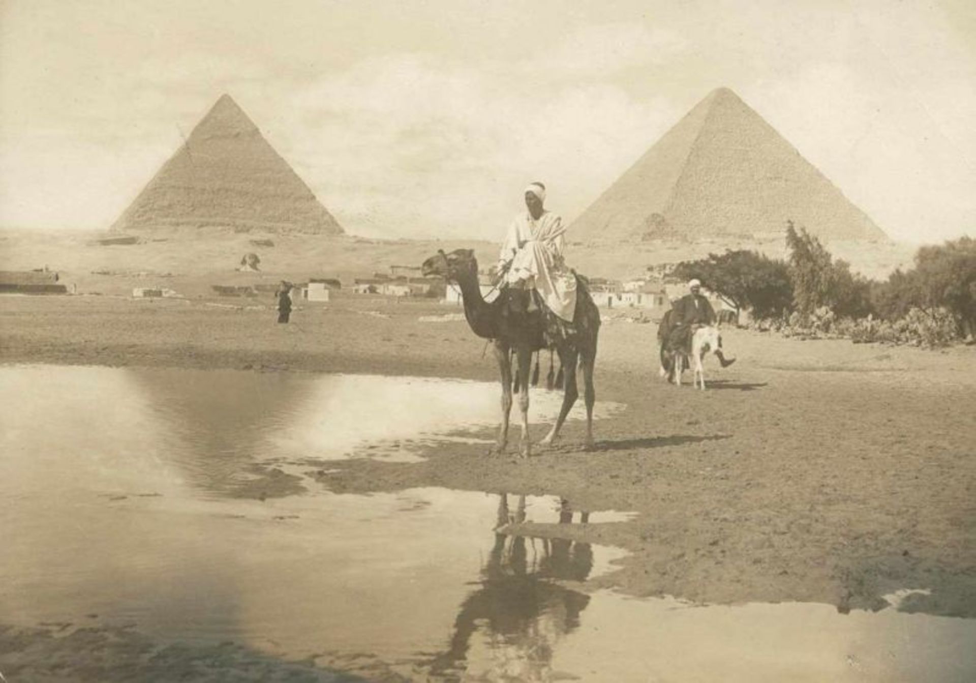 Ägypten.Sammlung von ca. 100 Photos in versch. Formaten (Presse-St. bzw. Aufkleber verso), meist ca. - Bild 2 aus 2