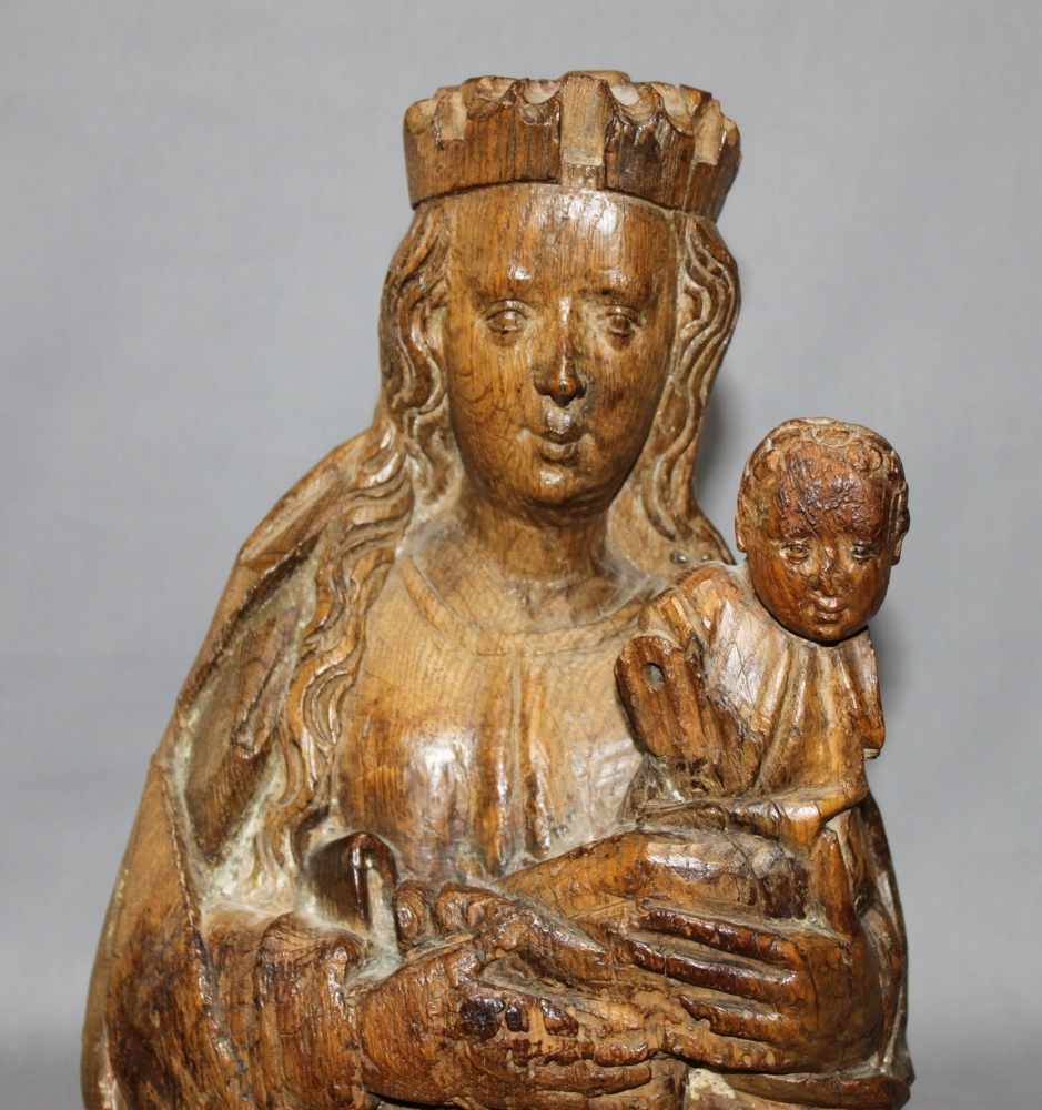 Skulptur. Holz. Madonna mit Kind - nach einer historischen Vorlage in altem Holz gearbeitet. - Image 2 of 2