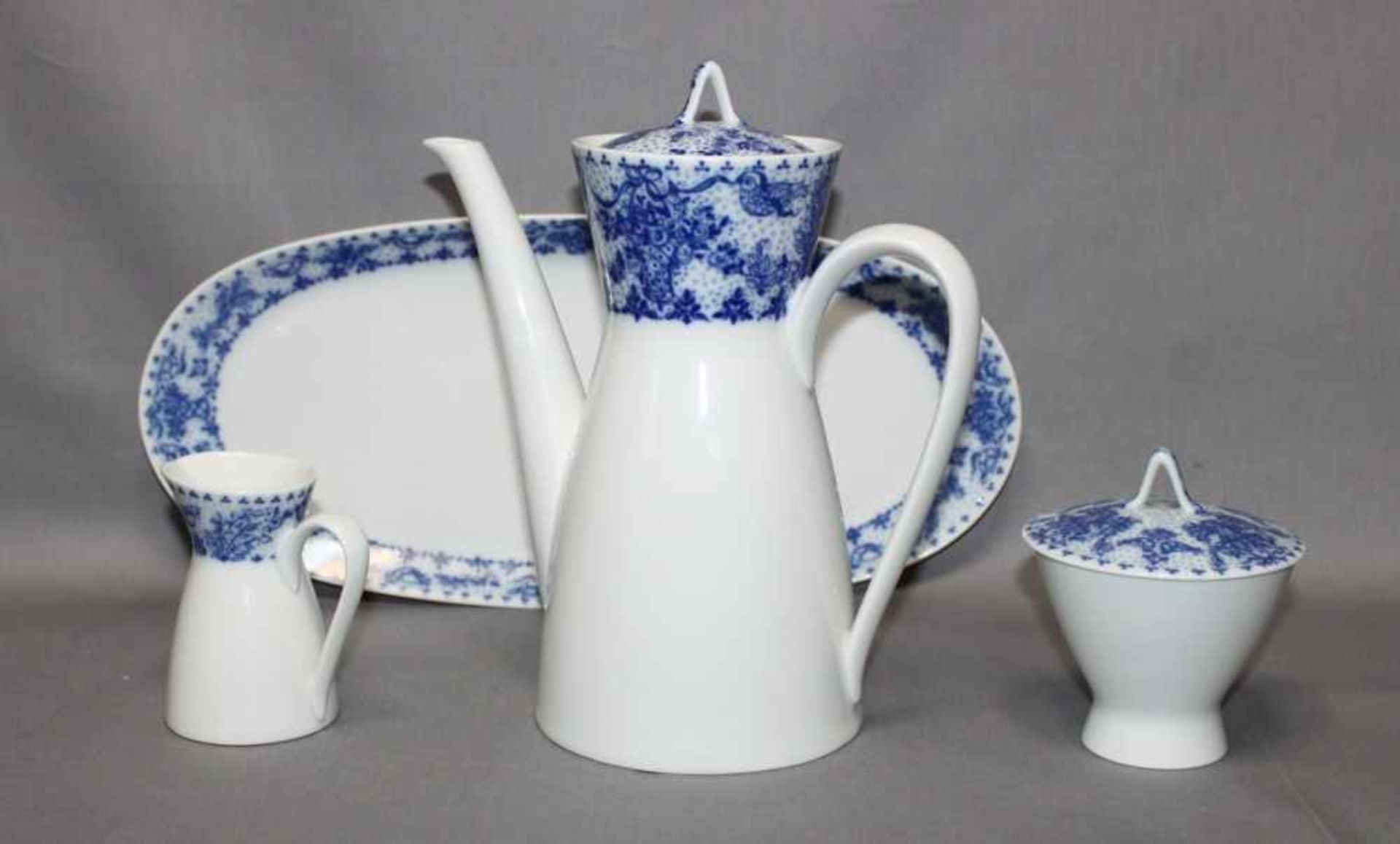 Porzellan. Rosenthal.Kaffee - Service studio - line, Form 2000 "Idyll" kobaltblau mit 22 Teilen.