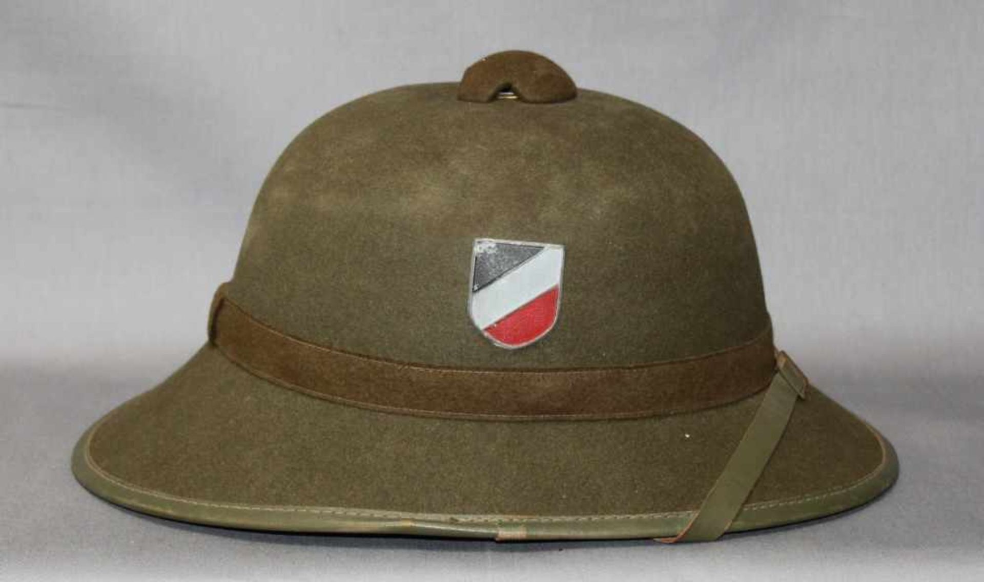 Militaria. Tropenhelm. Deutsches Kaiserreich- 1. Weltkrieg, komplett mit Futter und Beriemung. Aus