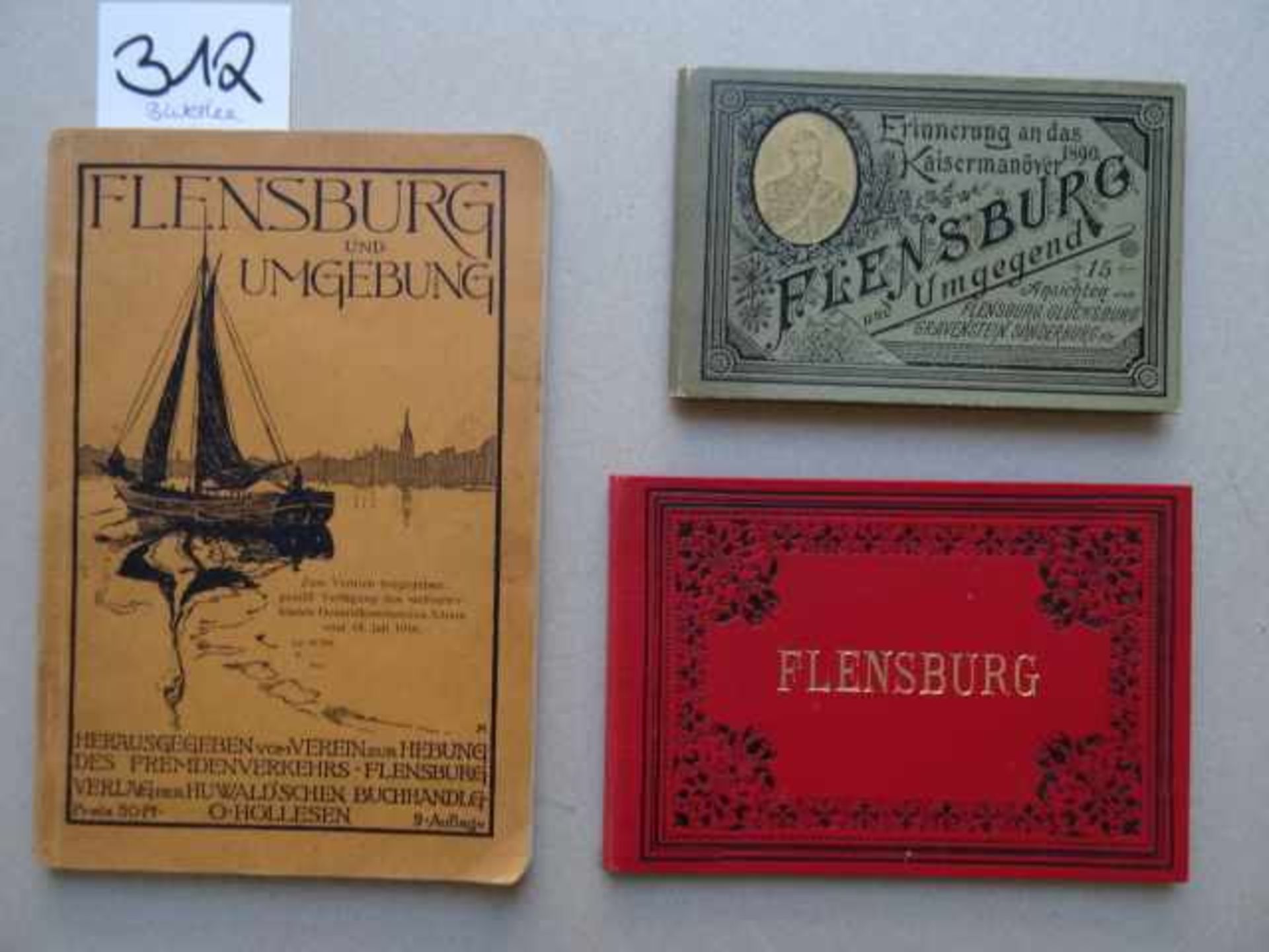 Flensburg.- 1 Reiseführer und 2 Leporellos mit Ansichten von Flensburg aus den Jahren um 1890-