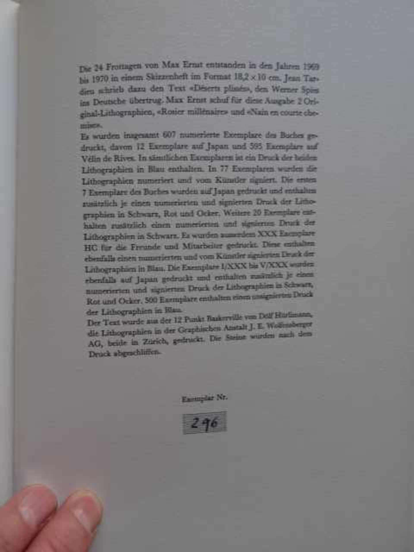 Ernst, Max. 24 Frottagen. Mit einem Text von Jean Tardieu 'Déserts plissés'. (Übertr. von W. Spies). - Image 4 of 5