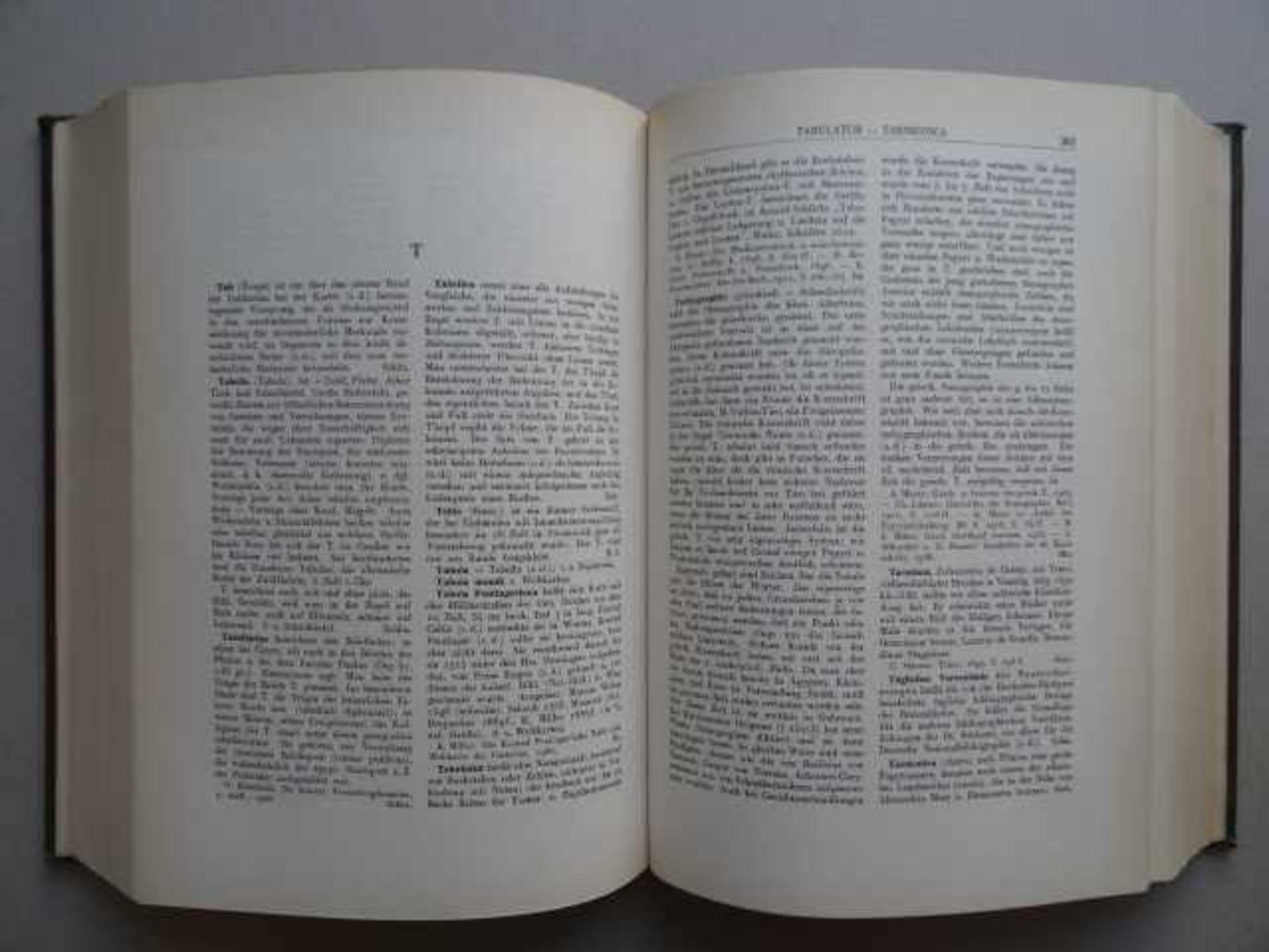 Bibliographie.- Löffler, K. und Kirchner, J. (Hrsg.). Lexikon des gesamten Buchwesens. 3 Bde. - Bild 3 aus 4