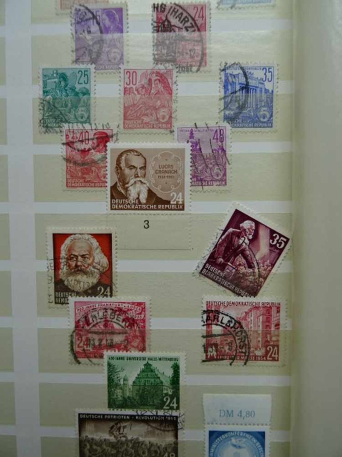 Briefmarken.-Sammlung von ca. 2000 Briefmarken aus aller Welt aus den Jahren um 1890-1960. Meist - Bild 3 aus 4