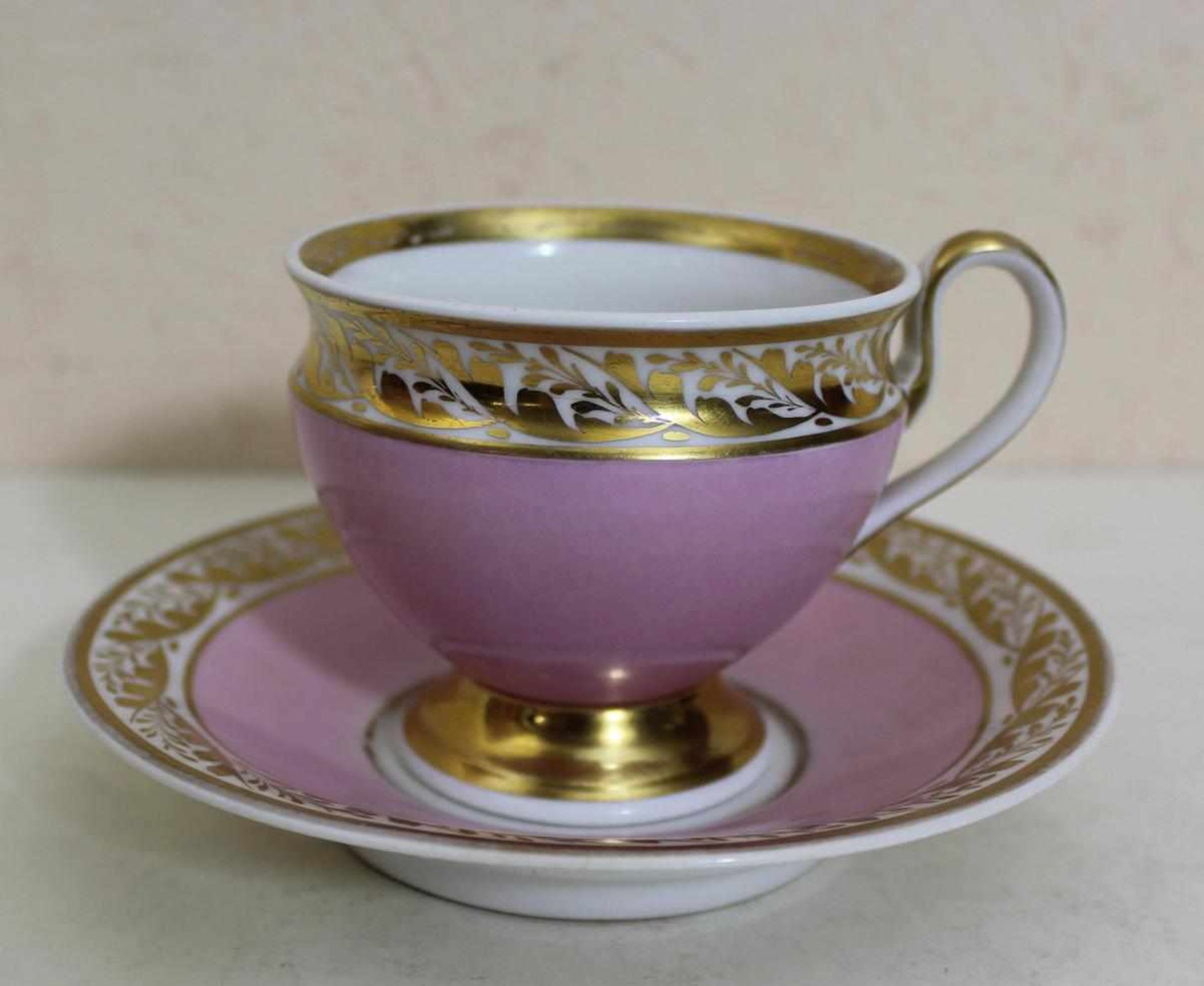 Biedermeier Tasse mit Untertasse KPM-Berlin um 1835, Porzellan mit rosafarbenem Fond und