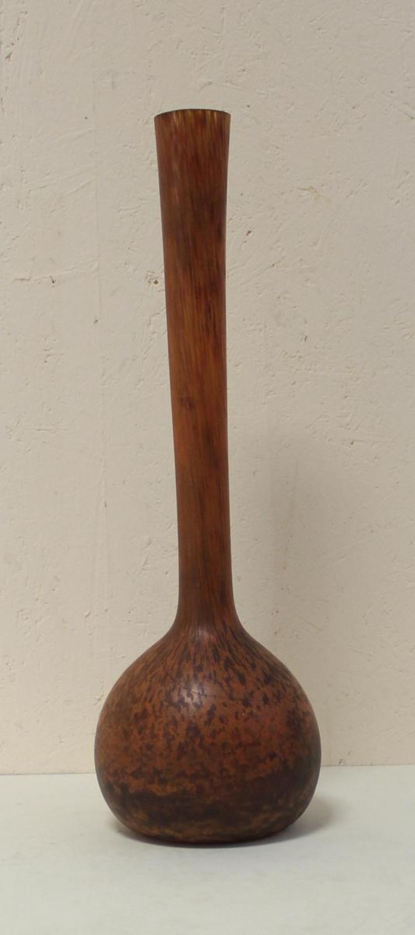 Soliflore Vase A. Delatte um 1920 mehrfarbige Pulvereinschmelzungen Höhe ca. 40 cm.027/124