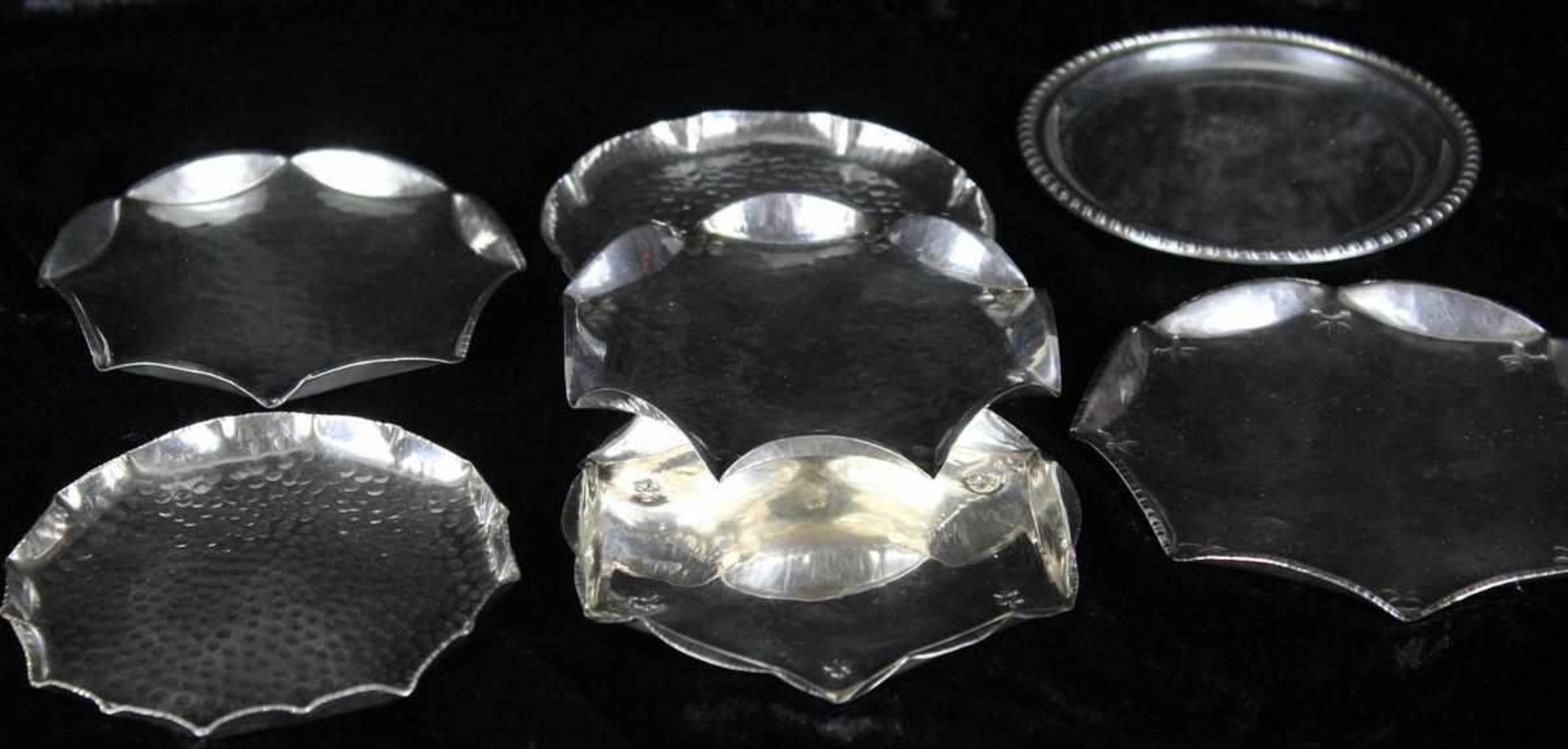 7 Untersetzer Krämer Saarbrücken Silber, alle mit Punze, Durchm. ca. 10 - 11 cm, ca. 370 g,