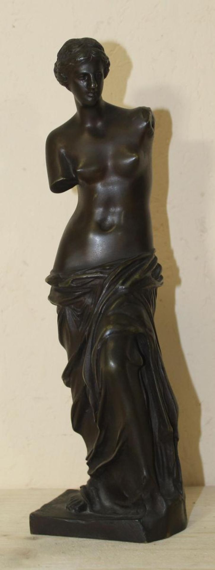 Bronzefigur Venus von Milo nach dem Original im Musée du Louvre, Bronze dunkel patiniert, Höhe ca.