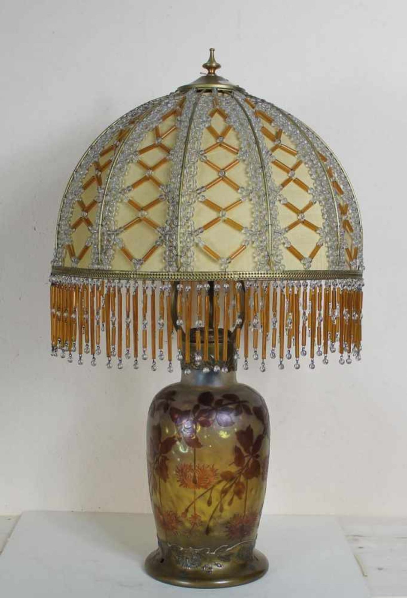 Jugendstil Tischlampe Cristallerie den Pantin Frankreich um 1910, Klarglaskorpus mit rötlichen