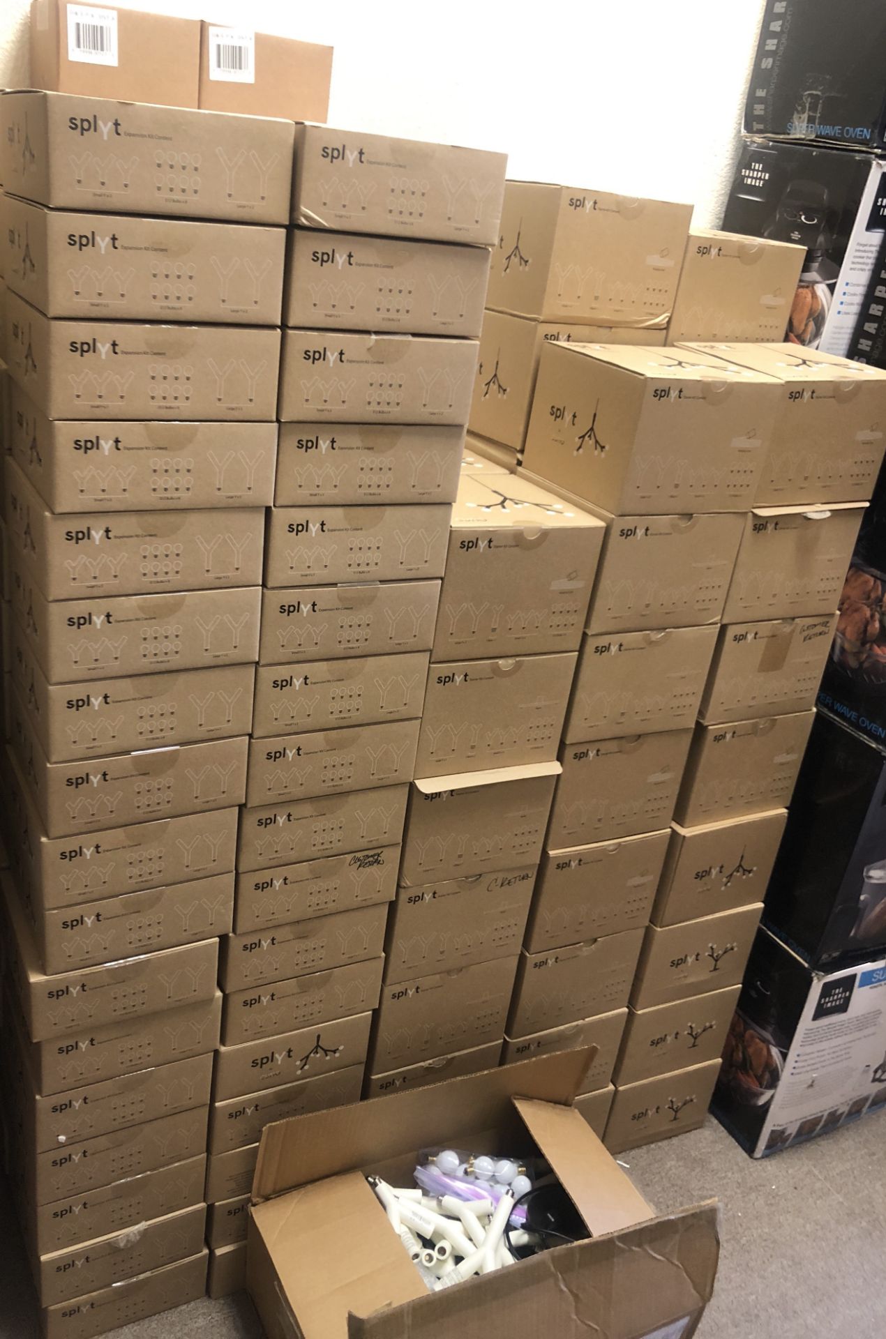 140 BOXES OF SPLYT DECORATIVE LIGHTING SYSTEMS $20,000 RETAIL VALUE PACKAGE