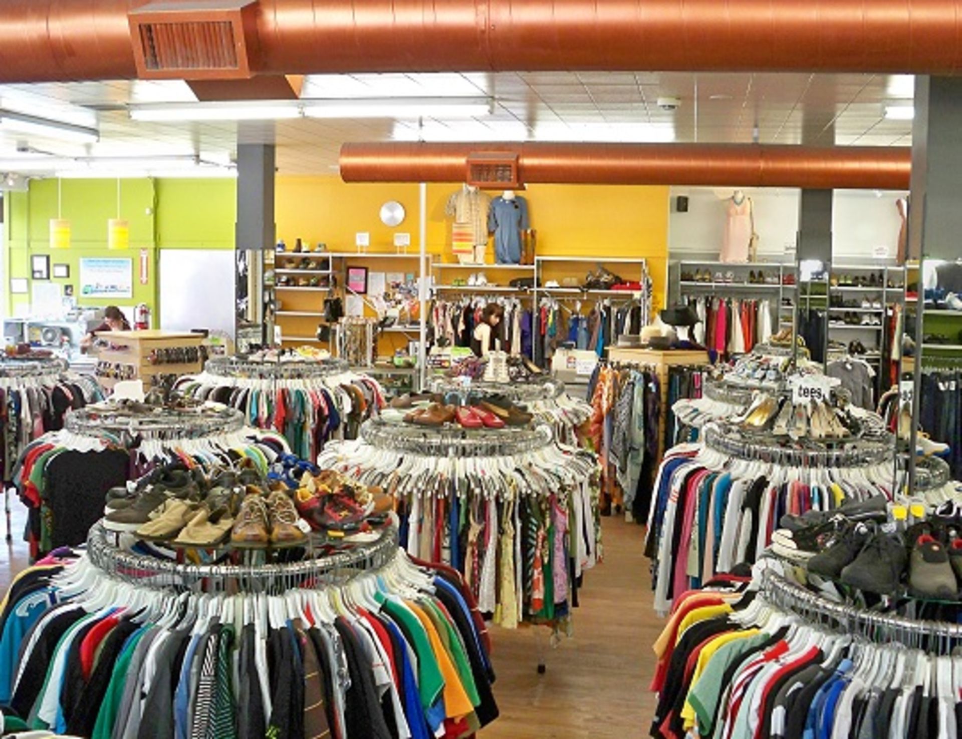 3000 POUNDS OF USED CLOTHING FROM CLOSED RETAIL THRIFT STORE