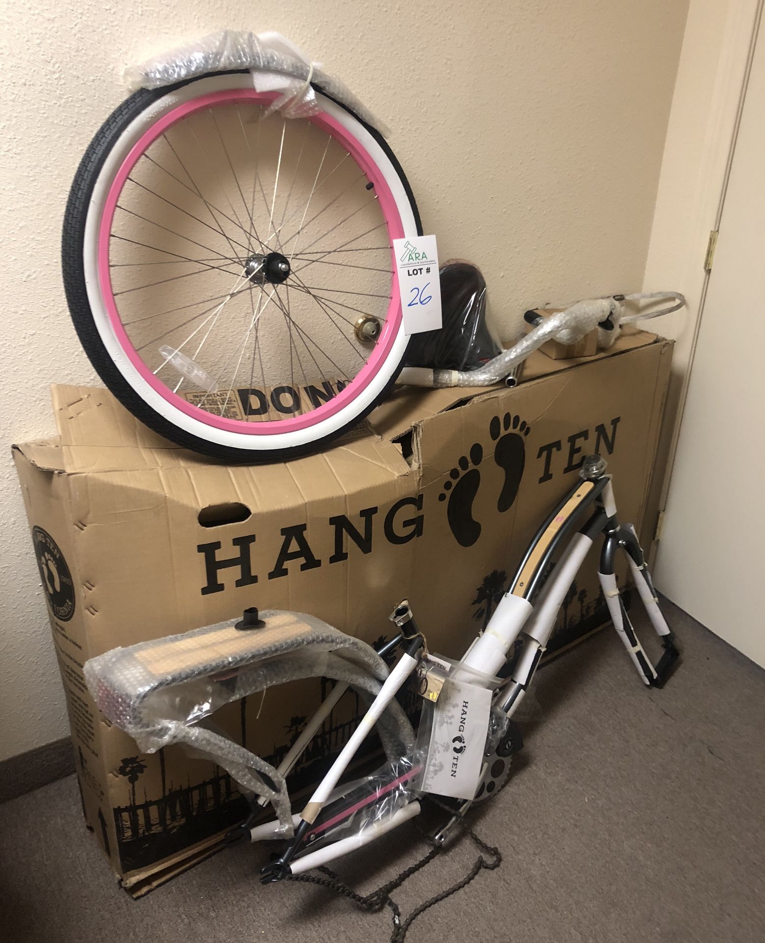 BRAND NEW WOMENS 26" HANG 10 RIDER BIKE