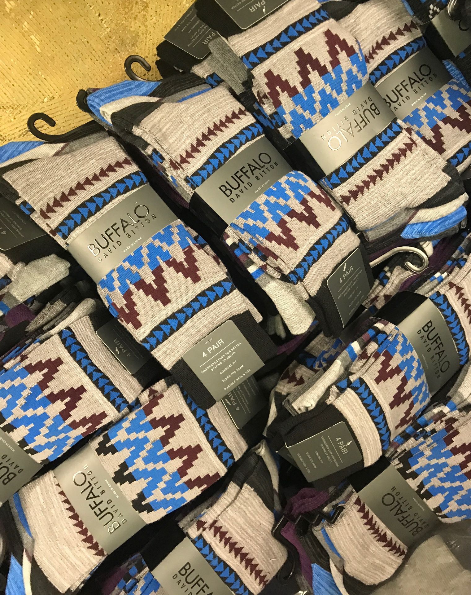 40 X 4 PACKS OF BUFFALO DAVID BITTON CREW SOCKS THESE SOCKS SELL AT THE BUFFALO STORES FOR $29.95